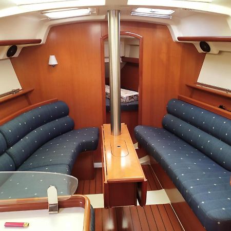 Cruising Boat For Up To 6 People In Masnou Hotel Badalona Exterior photo