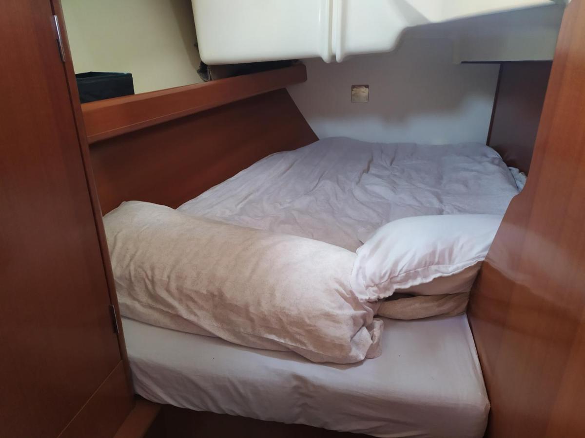 Cruising Boat For Up To 6 People In Masnou Hotel Badalona Exterior photo
